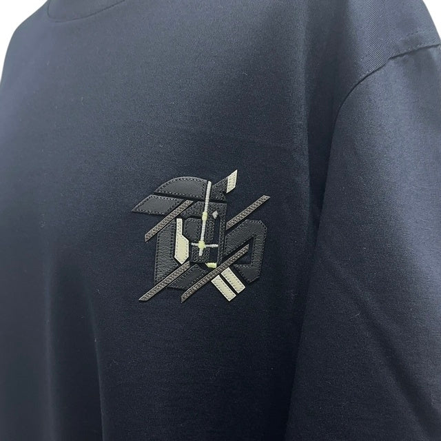 HERMES / エルメス　Tシャツ ミニレザーパッチ《シュヴォー・アン・シンメトリー》